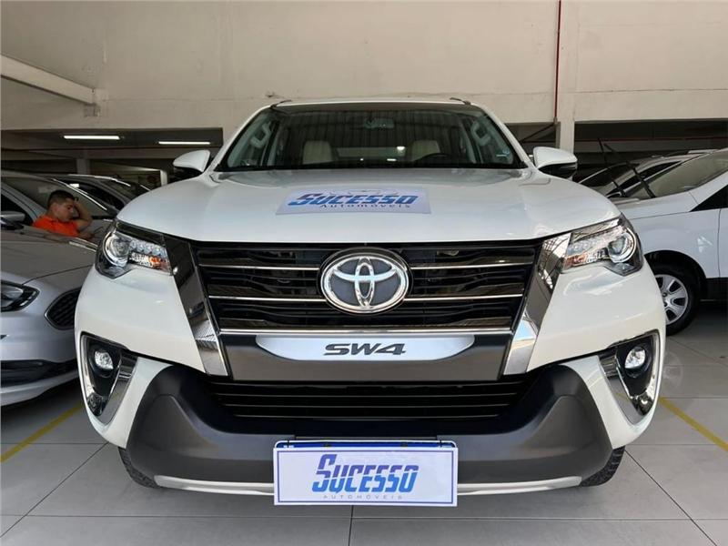 TOYOTA HILUX SW4