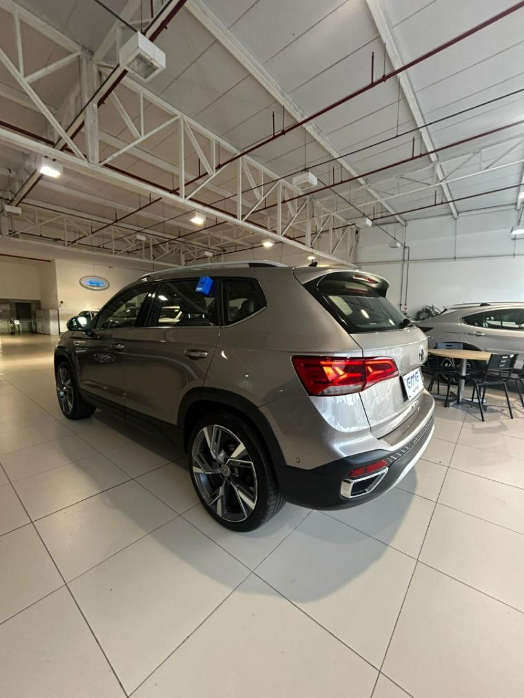 VOLKSWAGEN TAOS